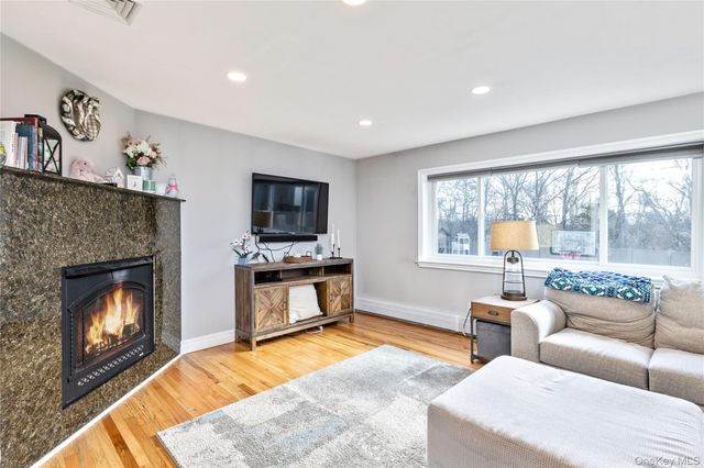 503 Weeks Avenue, Manorville, NY 11949