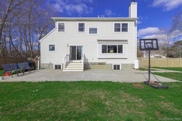 503 Weeks Avenue, Manorville, NY 11949