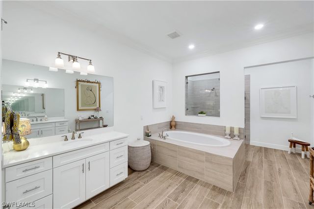 2472 Breakwater WAY 11102, Naples, FL 34112