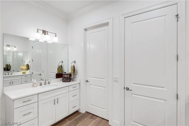 2472 Breakwater WAY 11102, Naples, FL 34112