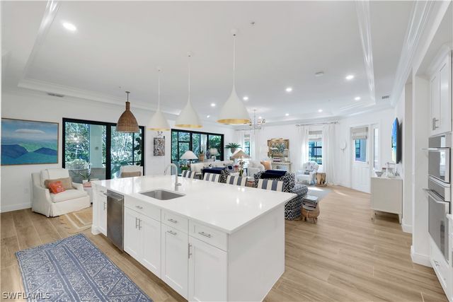 2472 Breakwater WAY 11102, Naples, FL 34112