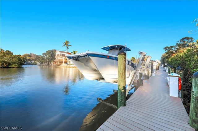 2472 Breakwater WAY 11102, Naples, FL 34112