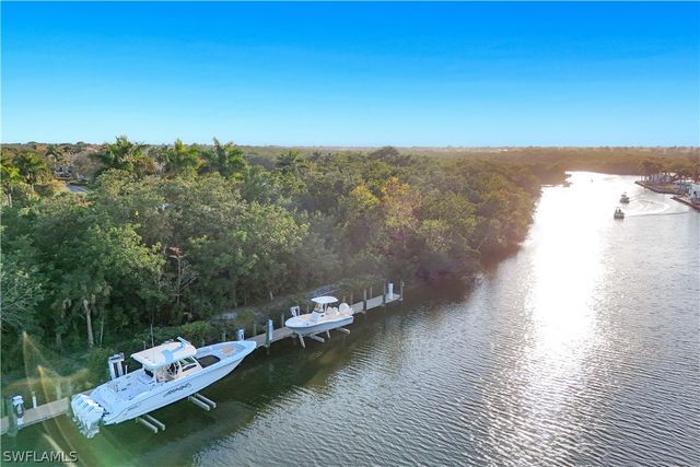 2472 Breakwater WAY 11102, Naples, FL 34112