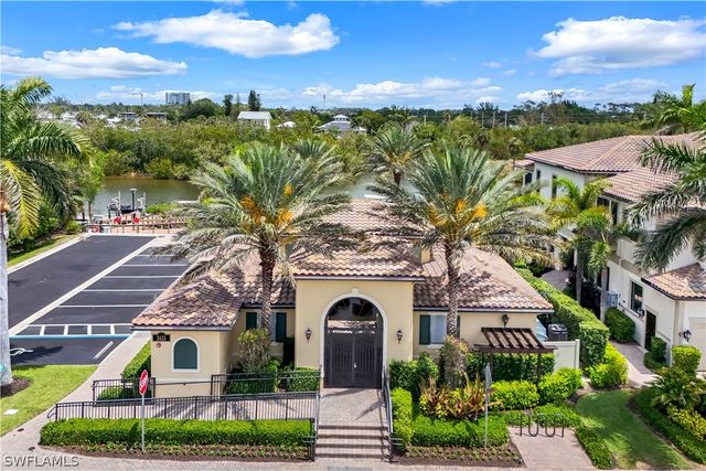 2472 Breakwater WAY 11102, Naples, FL 34112