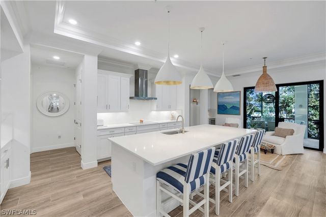 2472 Breakwater WAY 11102, Naples, FL 34112