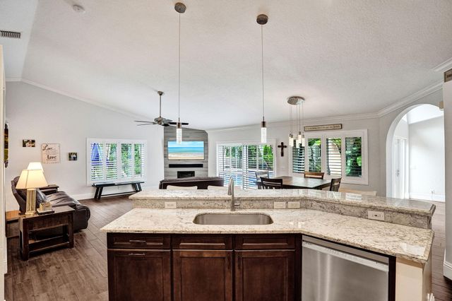 9645 E Tree Tops Court, Davie, FL 33328