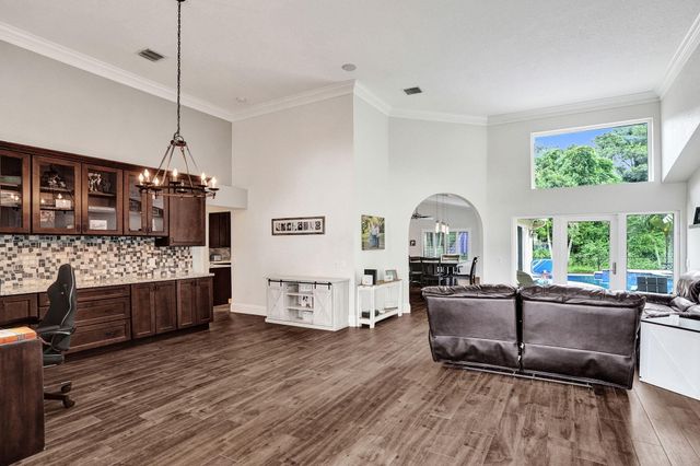 9645 E Tree Tops Court, Davie, FL 33328
