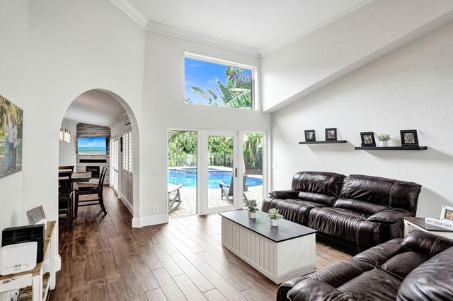 9645 E Tree Tops Court, Davie, FL 33328