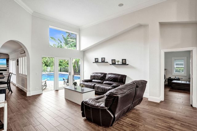 9645 E Tree Tops Court, Davie, FL 33328