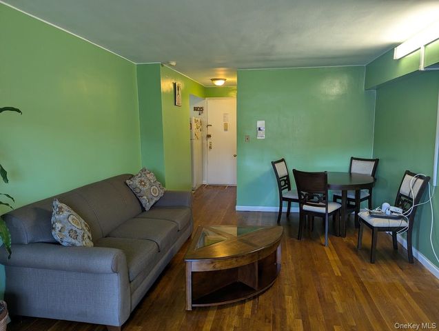 94-31 60 Ave 6L, Elmhurst, NY 11373