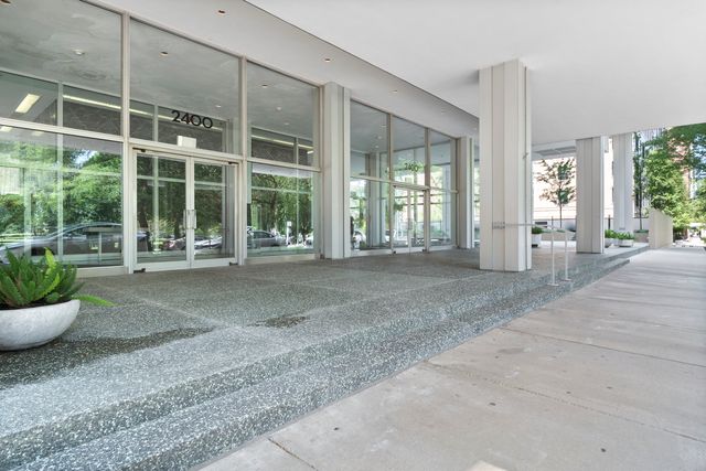 2400 N Lakeview Avenue 402, Chicago, IL 60614
