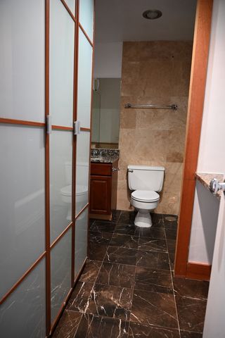 2400 N Lakeview Avenue 402, Chicago, IL 60614