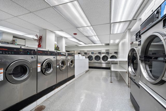 2400 N Lakeview Avenue 402, Chicago, IL 60614