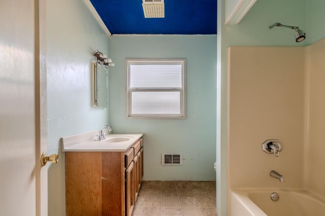 915 Kenyon Street, Medford, OR 97501