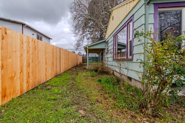 915 Kenyon Street, Medford, OR 97501