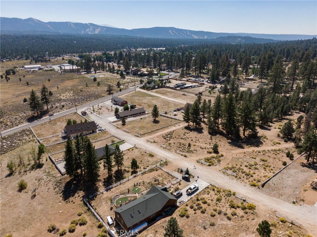 Image 3 of property listing at 1145 Live Oak, Big Bear, CA 92314