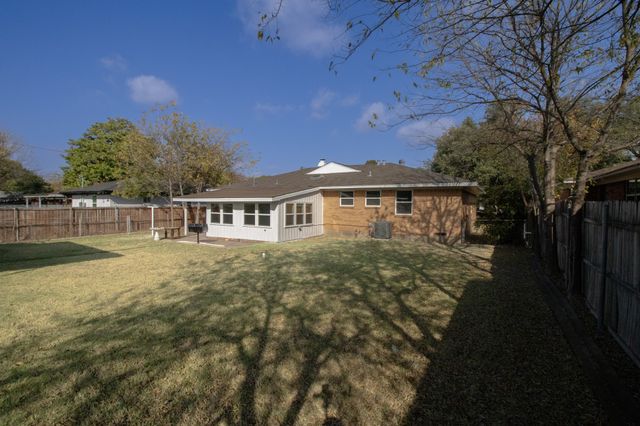 310 W Davis Street, Duncanville, TX 75116