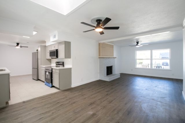 310 W Davis Street, Duncanville, TX 75116