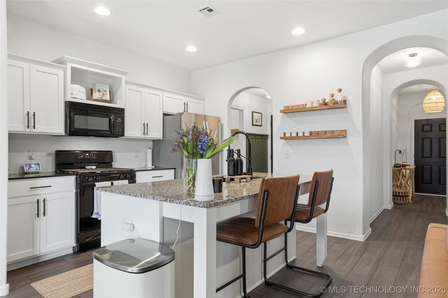 3908 W 103rd Place S, Jenks, OK 74037