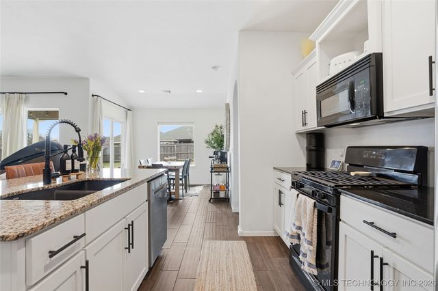 3908 W 103rd Place S, Jenks, OK 74037