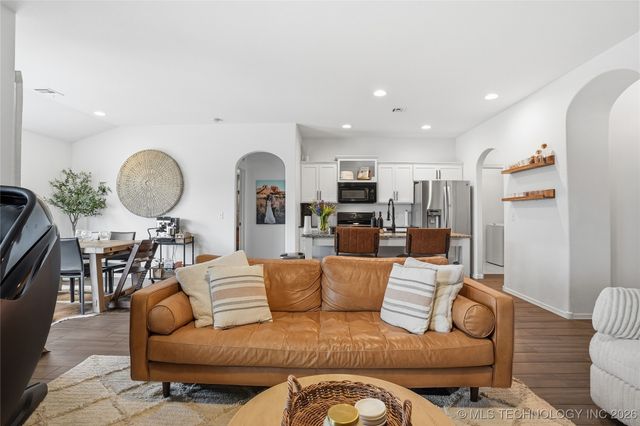 3908 W 103rd Place S, Jenks, OK 74037