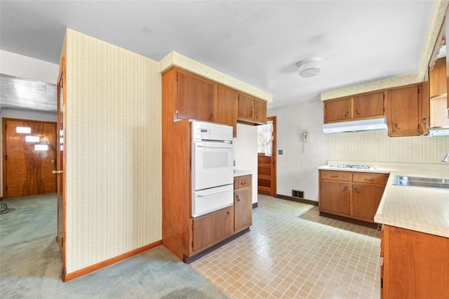 206 S Thompson Lane, Hempfield Twp, PA 15642