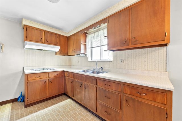 206 S Thompson Lane, Hempfield Twp, PA 15642