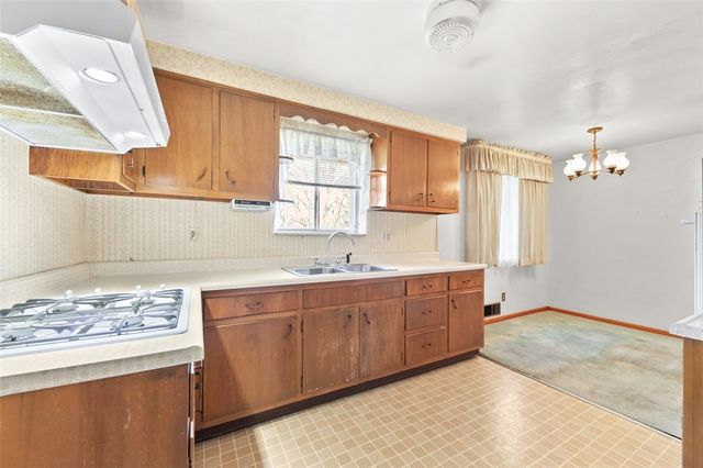 206 S Thompson Lane, Hempfield Twp, PA 15642