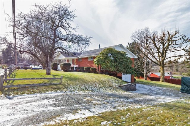 206 S Thompson Lane, Hempfield Twp, PA 15642