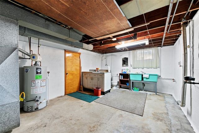 206 S Thompson Lane, Hempfield Twp, PA 15642