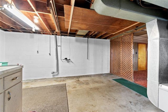 206 S Thompson Lane, Hempfield Twp, PA 15642