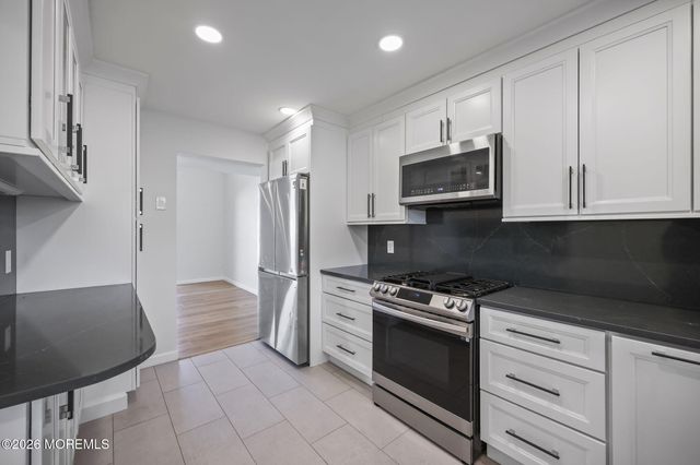 26 Front Court, Old Bridge, NJ 08857