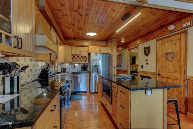 919 Grey Fox Trail, Gatlinburg, TN 37738