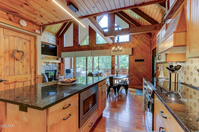 919 Grey Fox Trail, Gatlinburg, TN 37738