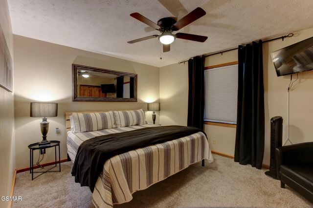 919 Grey Fox Trail, Gatlinburg, TN 37738