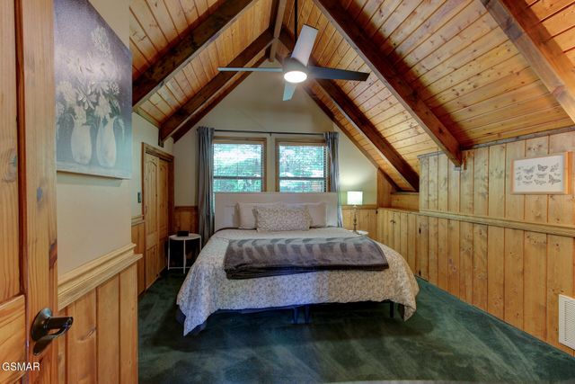 919 Grey Fox Trail, Gatlinburg, TN 37738
