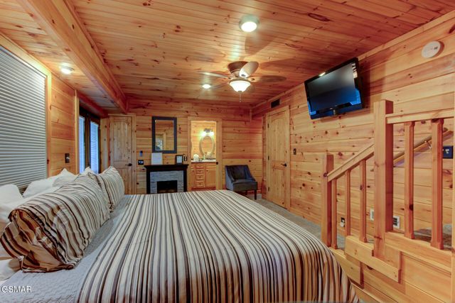 919 Grey Fox Trail, Gatlinburg, TN 37738