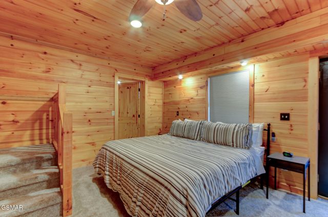 919 Grey Fox Trail, Gatlinburg, TN 37738