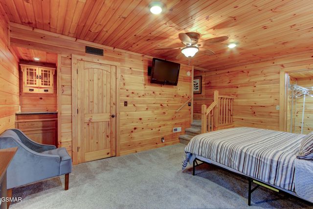 919 Grey Fox Trail, Gatlinburg, TN 37738