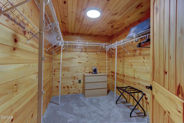919 Grey Fox Trail, Gatlinburg, TN 37738