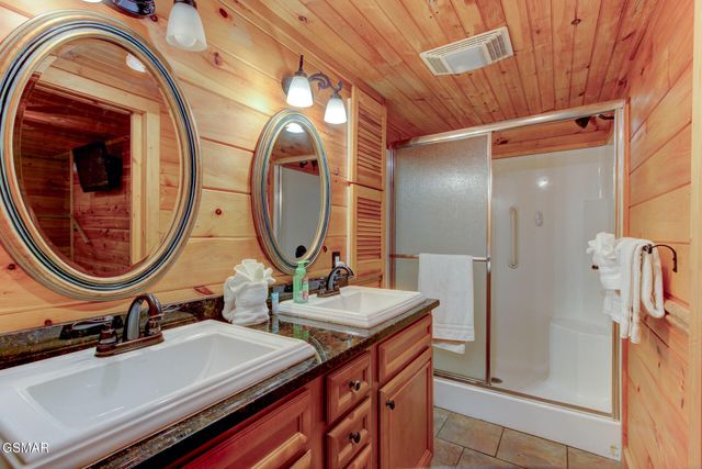 919 Grey Fox Trail, Gatlinburg, TN 37738