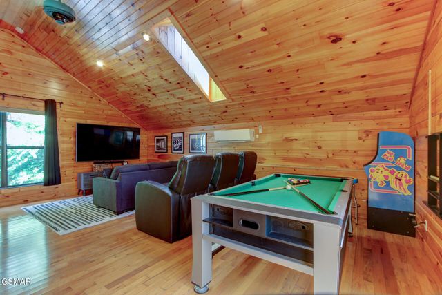 919 Grey Fox Trail, Gatlinburg, TN 37738