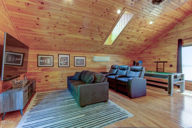 919 Grey Fox Trail, Gatlinburg, TN 37738