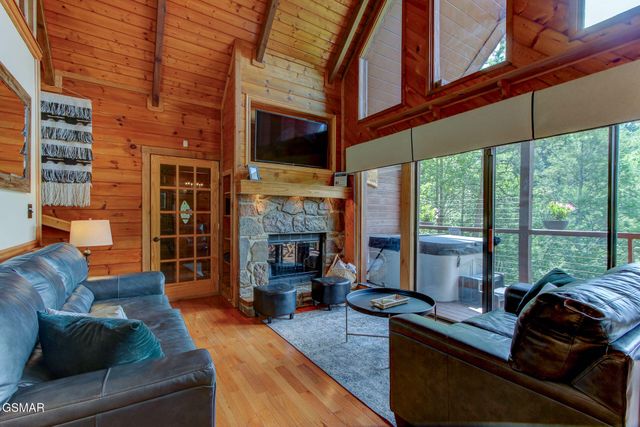919 Grey Fox Trail, Gatlinburg, TN 37738