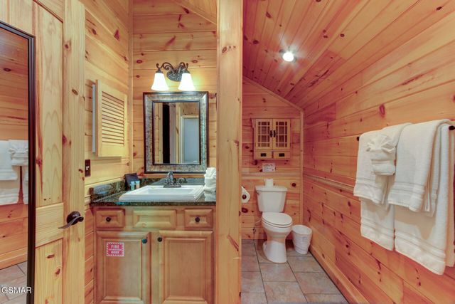 919 Grey Fox Trail, Gatlinburg, TN 37738