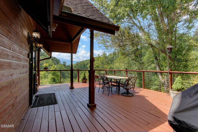 919 Grey Fox Trail, Gatlinburg, TN 37738
