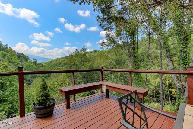 919 Grey Fox Trail, Gatlinburg, TN 37738