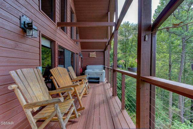 919 Grey Fox Trail, Gatlinburg, TN 37738