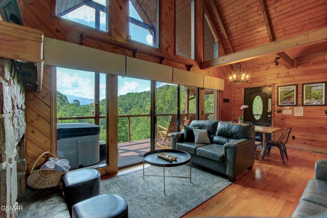 919 Grey Fox Trail, Gatlinburg, TN 37738