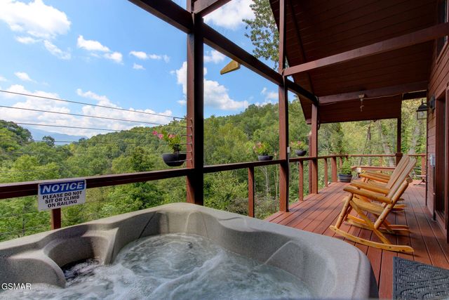 919 Grey Fox Trail, Gatlinburg, TN 37738